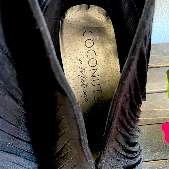 Coconuts by Matisse Fringe V Cut Booties (size 6M).🌹 - Picture 12 of 15